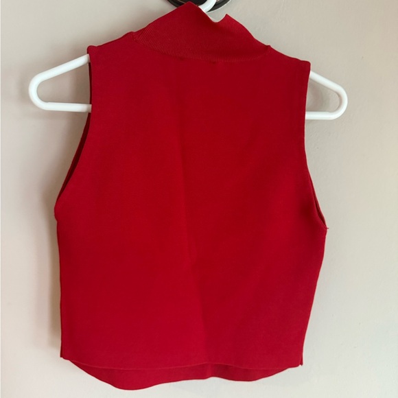 House of Harlow 1960 Red Mock Neck Crop Top - Picture 2 of 3